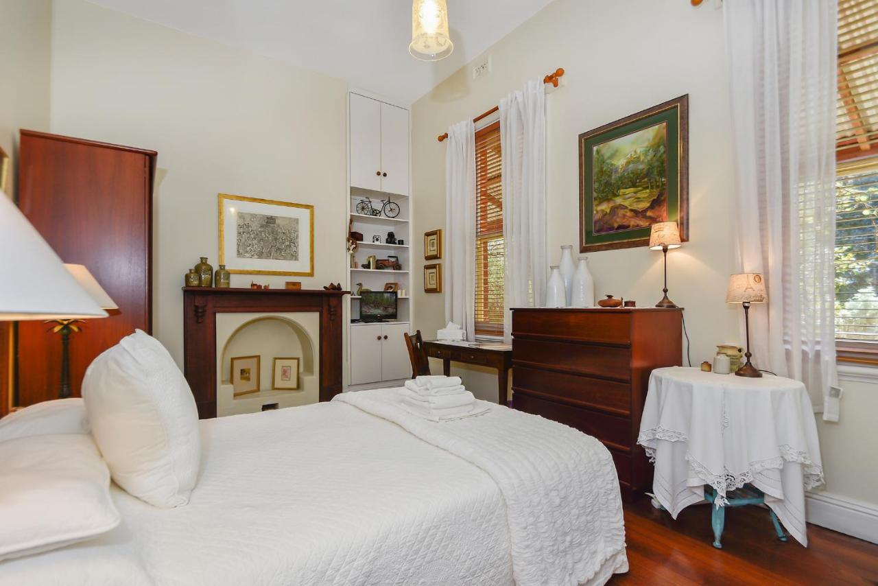 Ford House Bed & Breakfast Бриджтаун Экстерьер фото