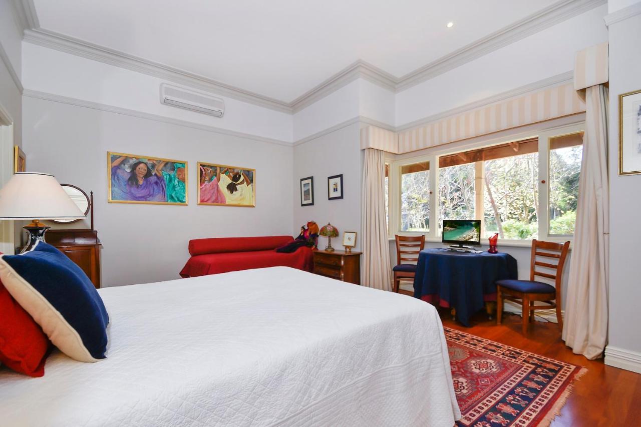 Ford House Bed & Breakfast Бриджтаун Экстерьер фото